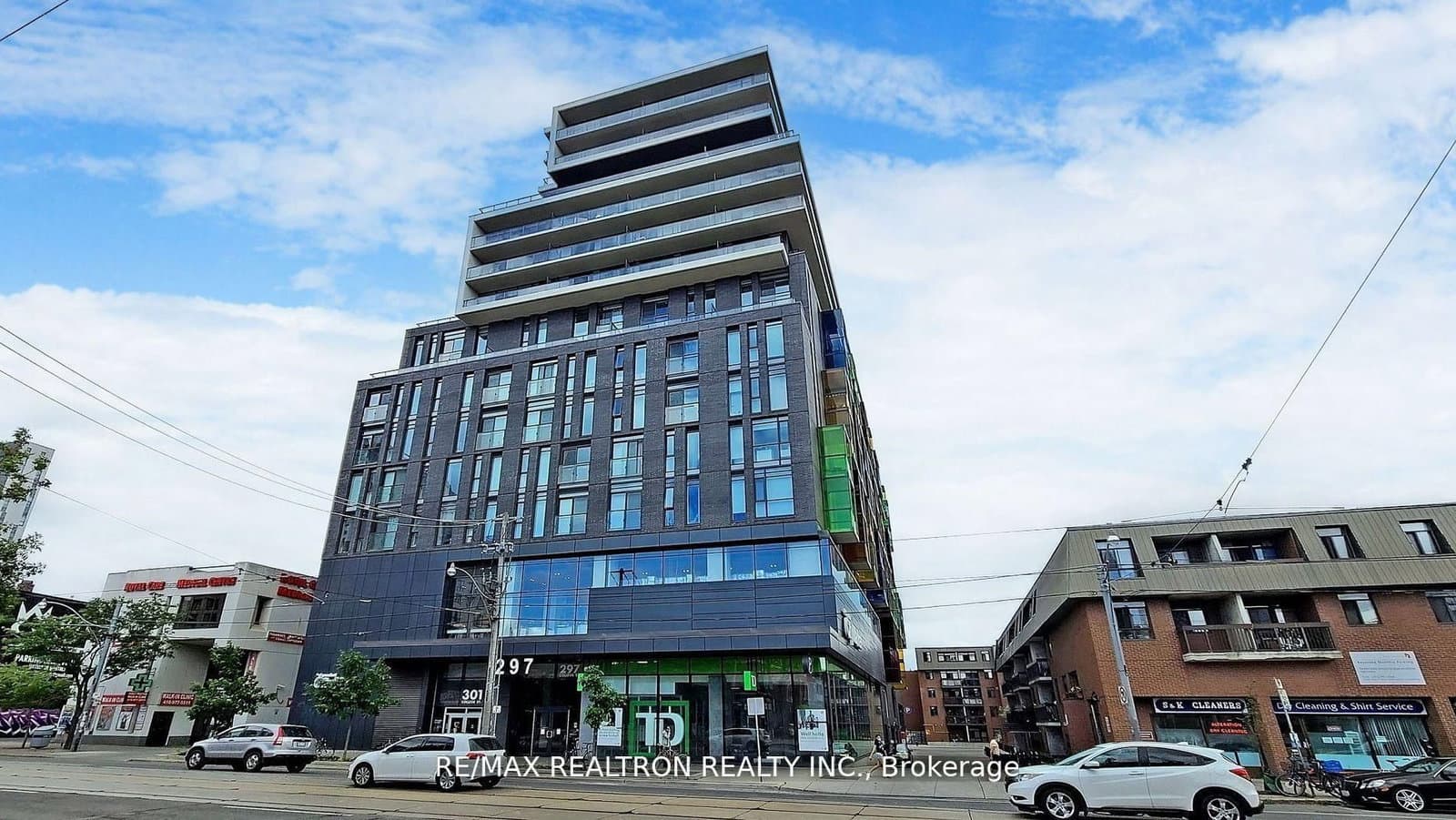 #917 - 297 College Street
