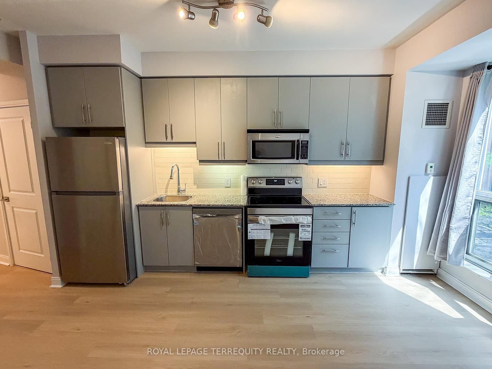 #311 - 1 Scott Street