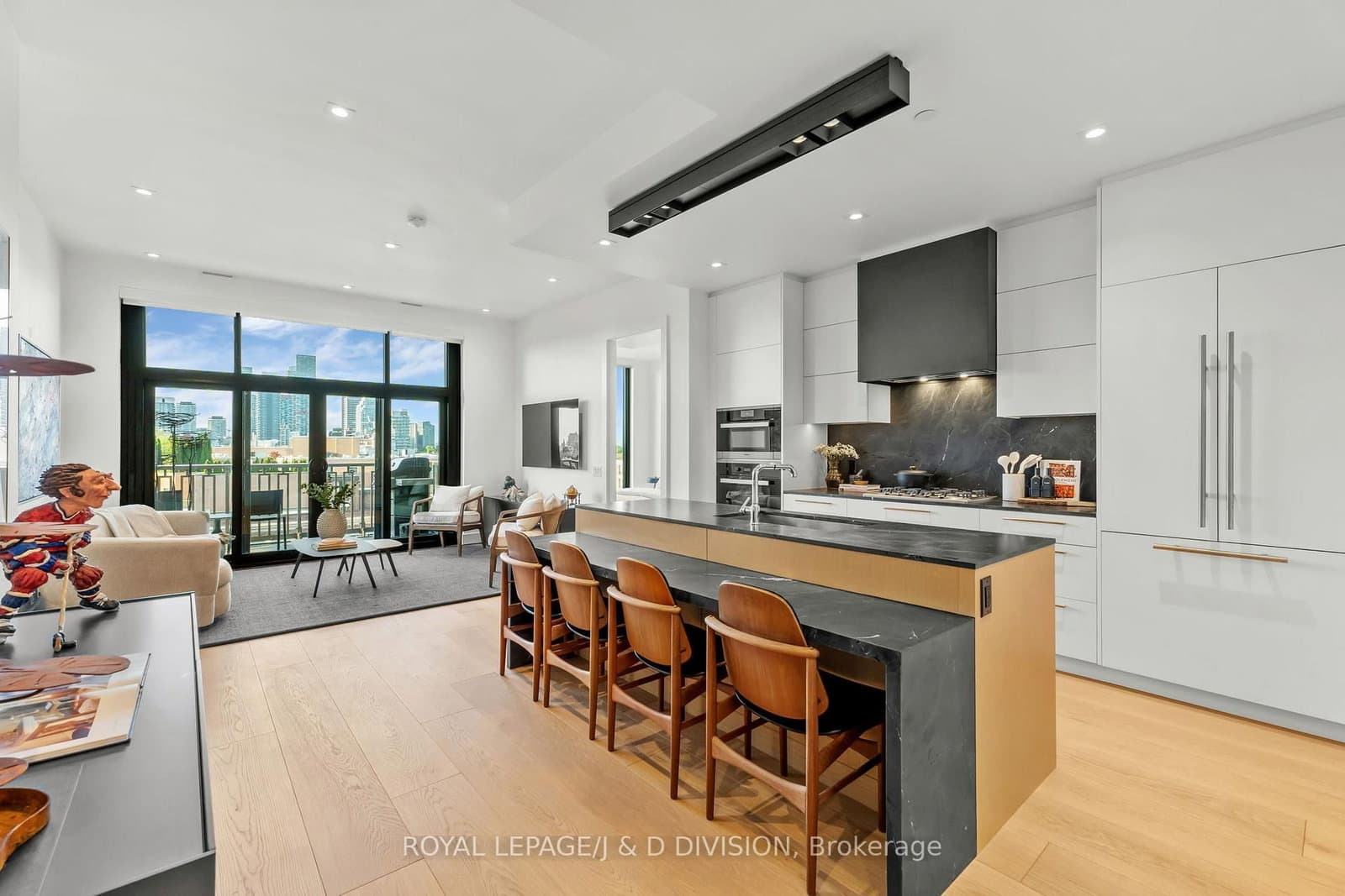 #710 - 1 Strathgowan Avenue