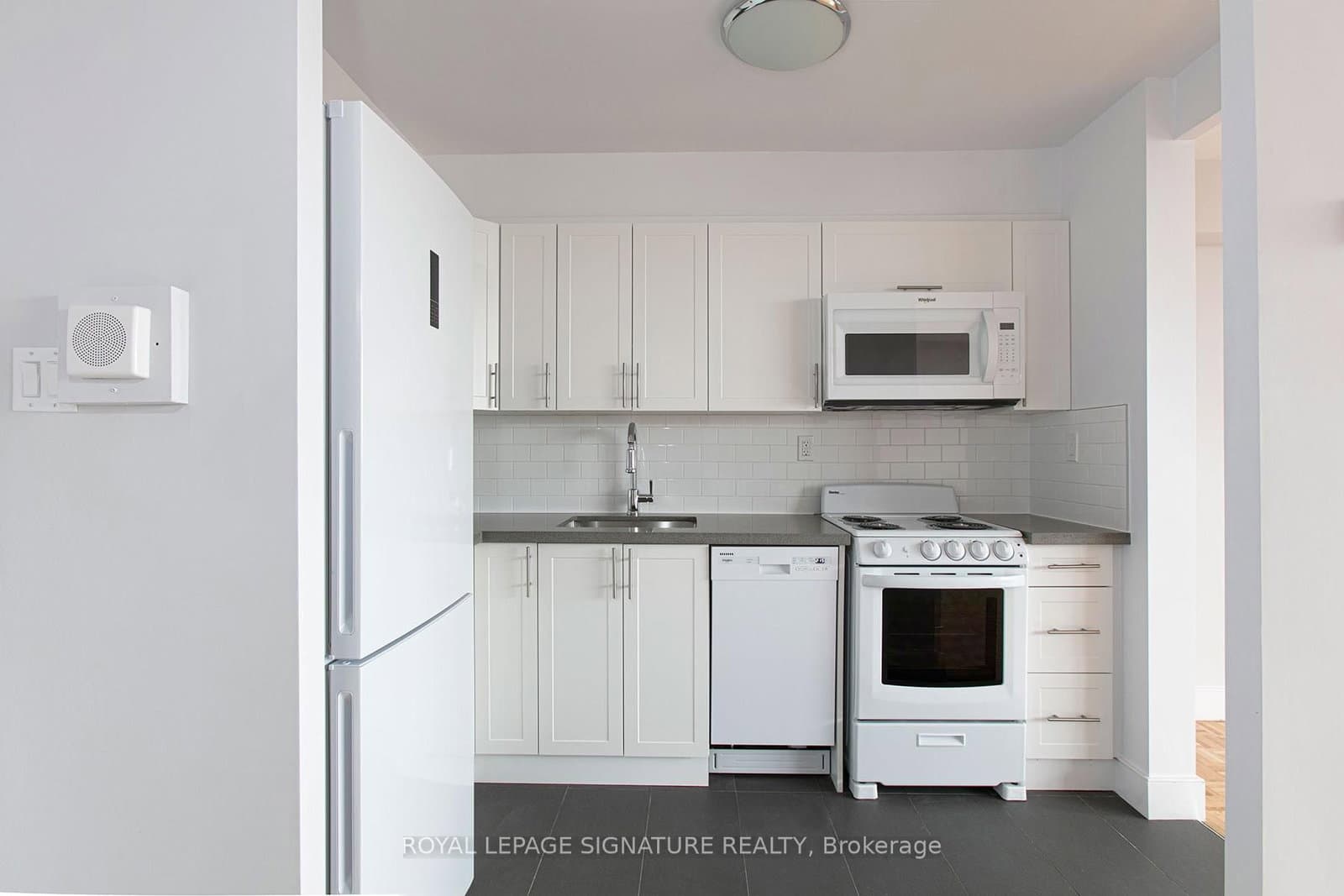 #2115 - 666 Spadina Avenue