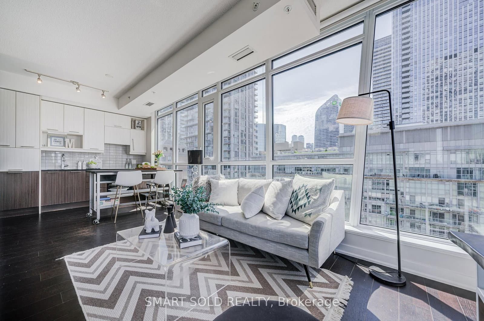 #1407 - 199 Richmond Street W