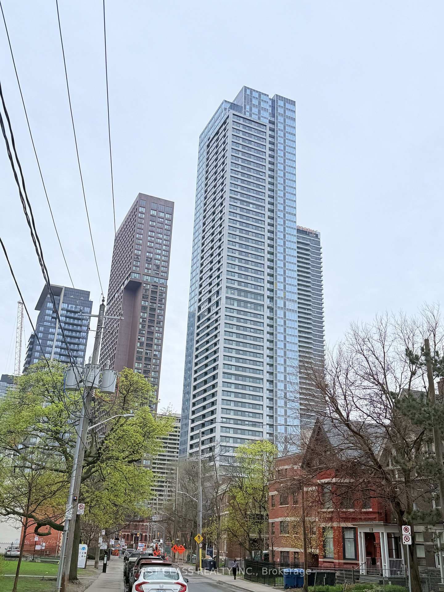 #911 - 609 Sherbourne Street