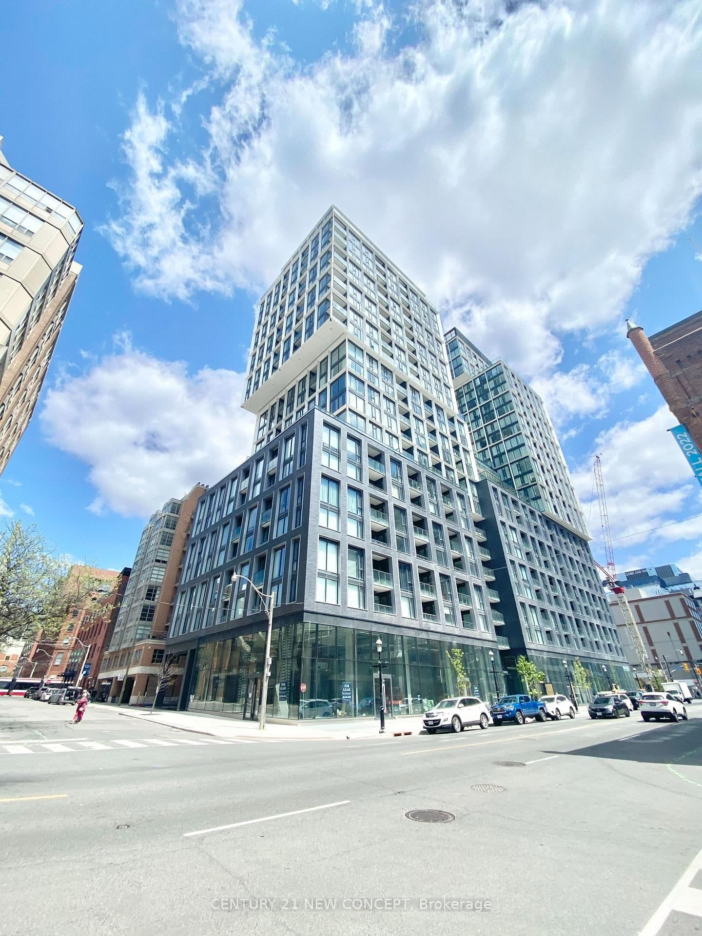#1009 - 158 Front Street E