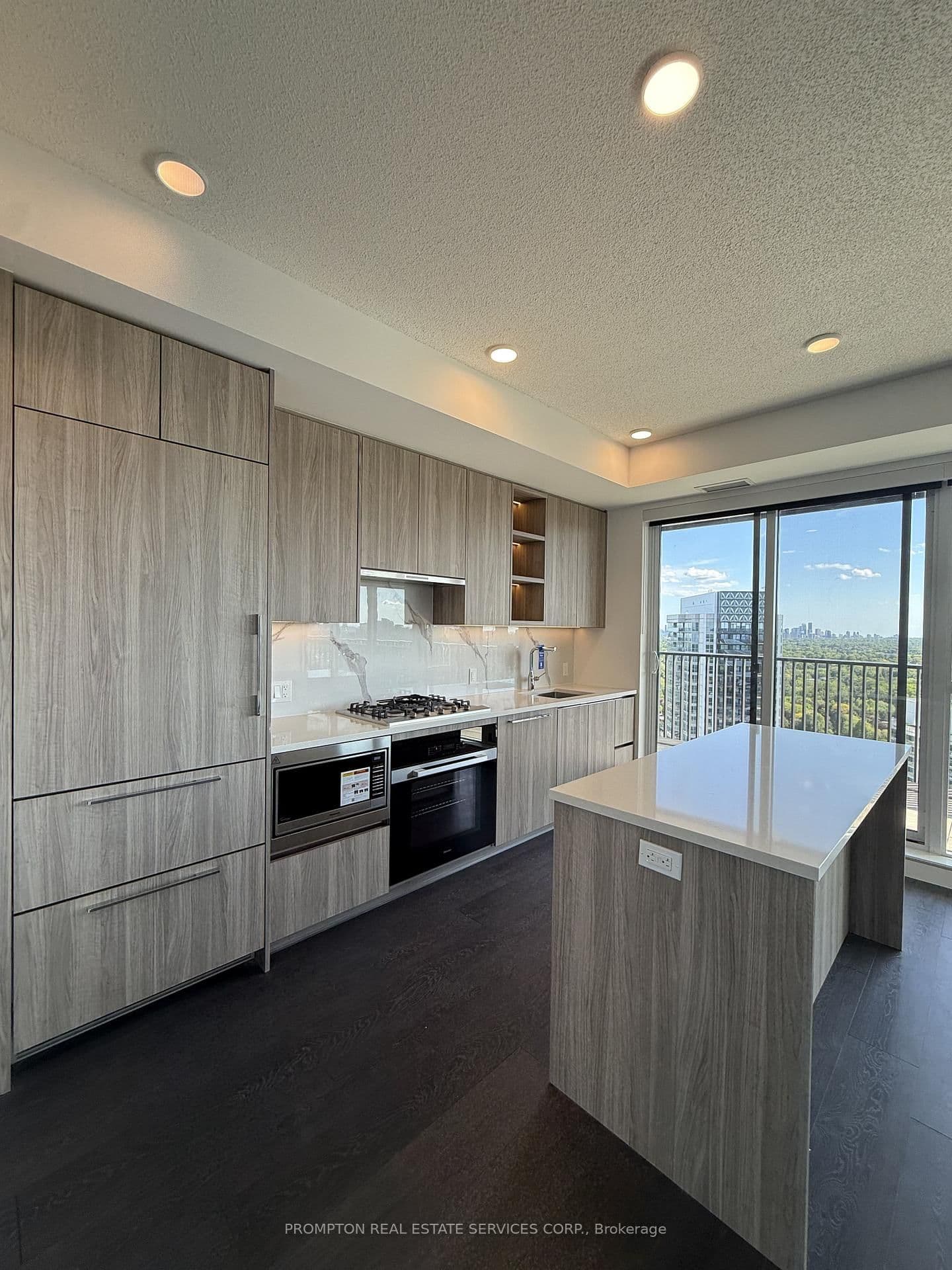 18 Esther Shiner Boulevard, Unit 3202
