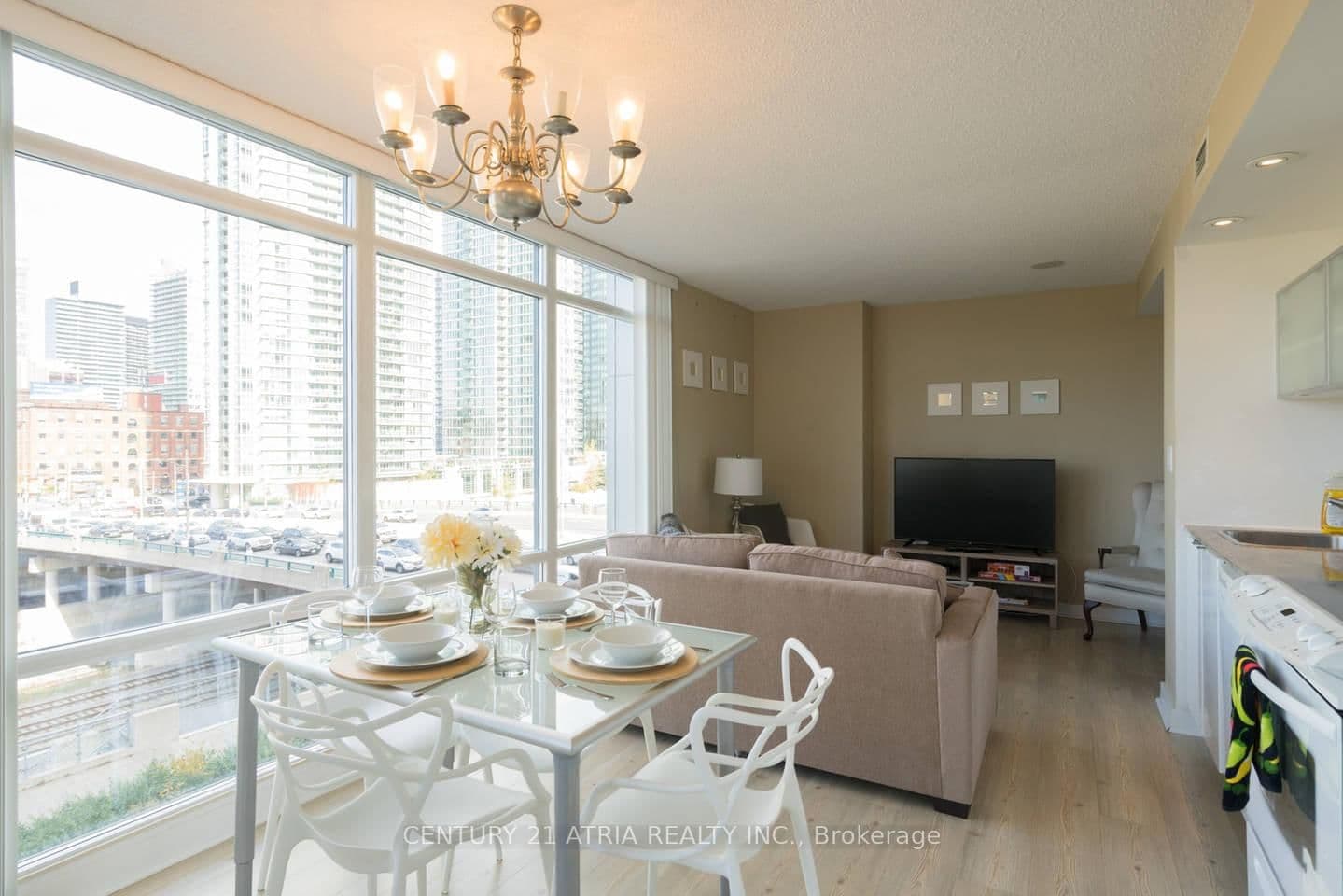 #302 - 4K Spadina Avenue