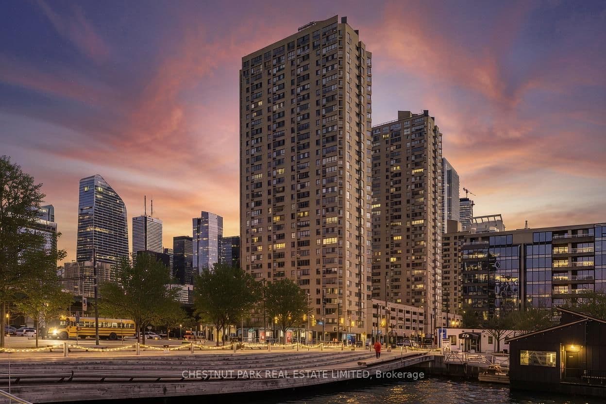 #906 - 270 Queens Quay W