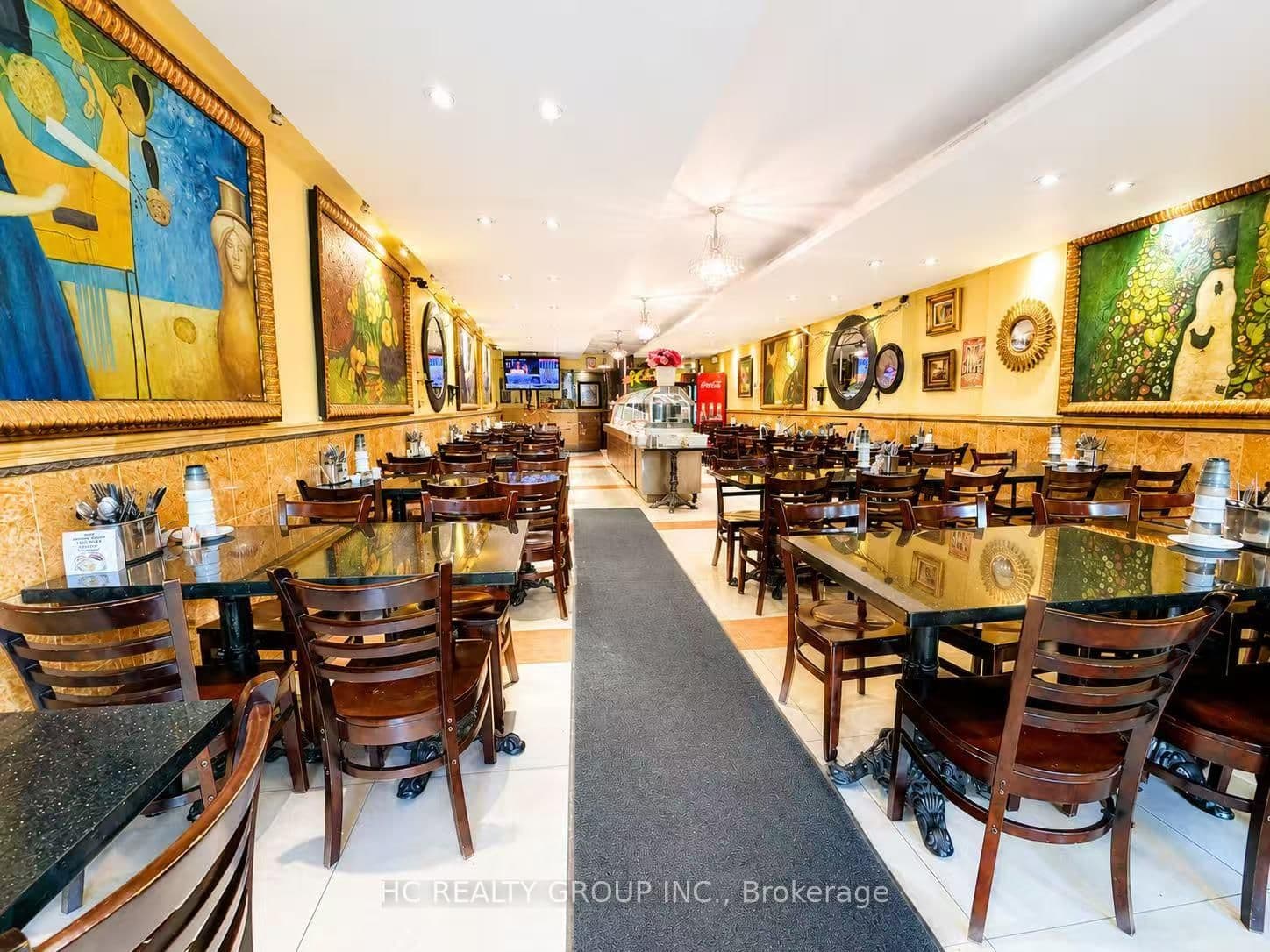 414 Dundas Street W