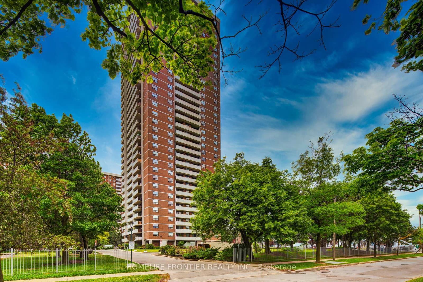 #608 - 10 Tangreen Court
