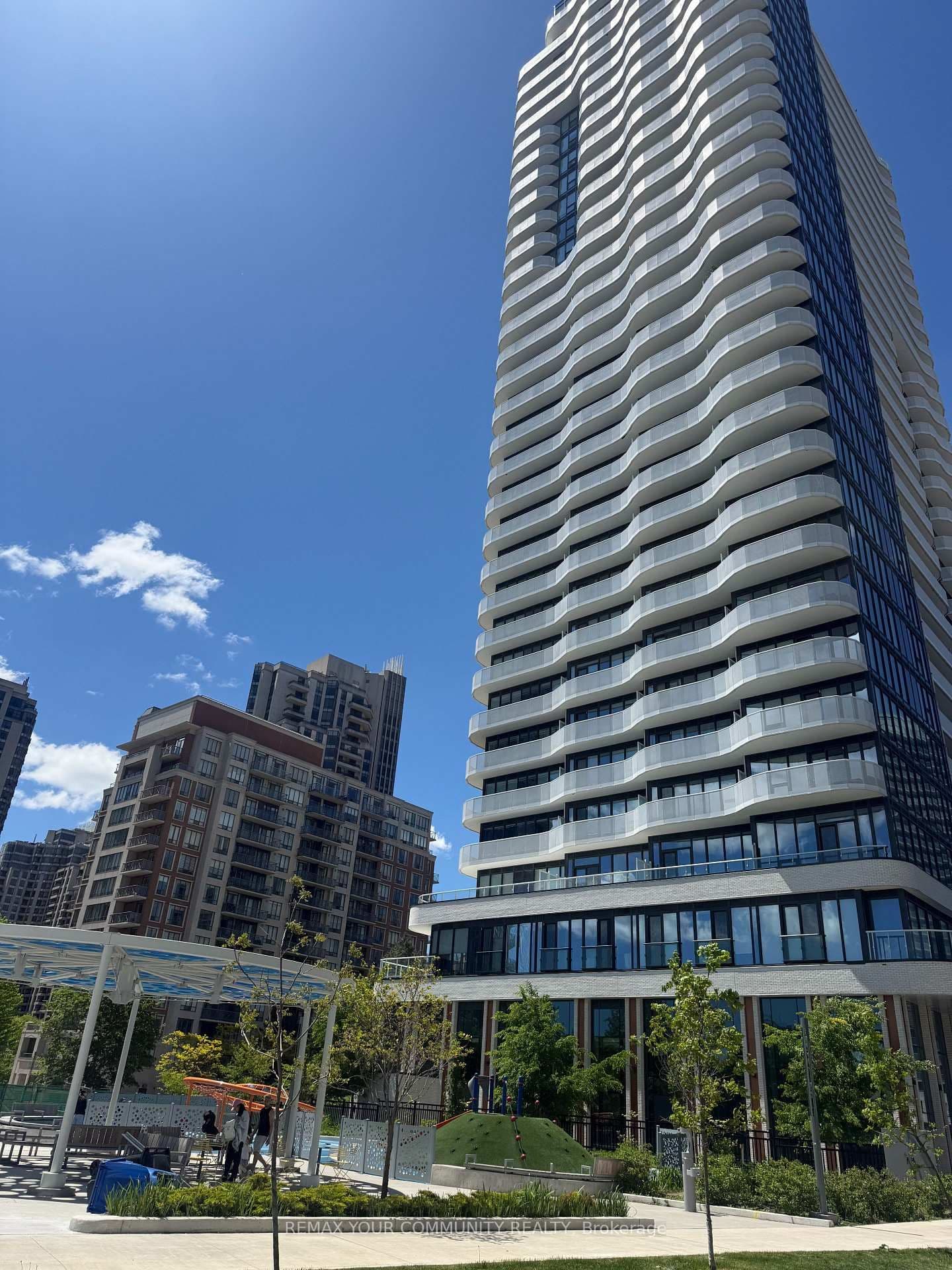 #401 - 15 Holmes Avenue