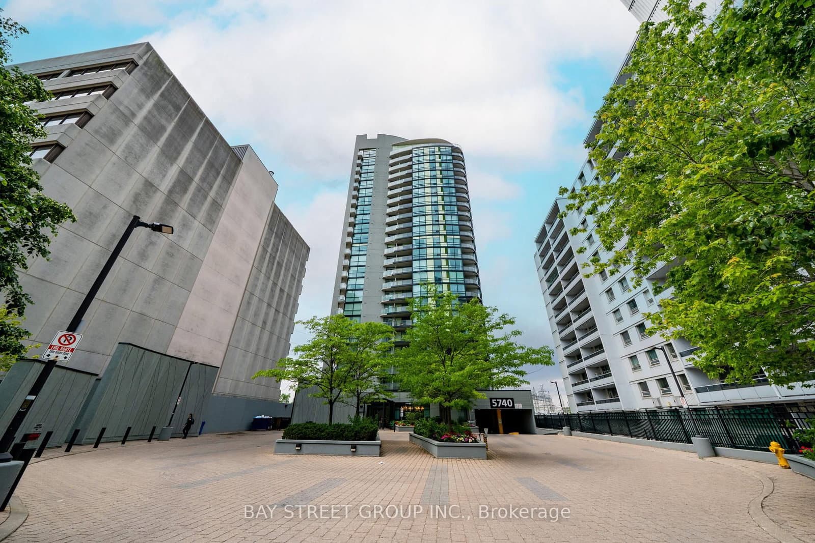 #2009 - 5740 Yonge Street