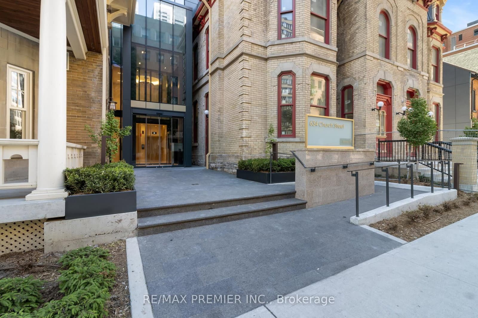 #2505 - 634 Church Street