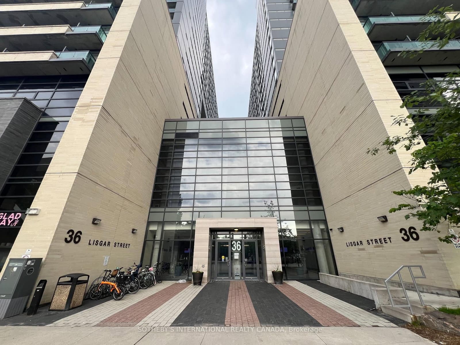 #815 - 36 Lisgar Street