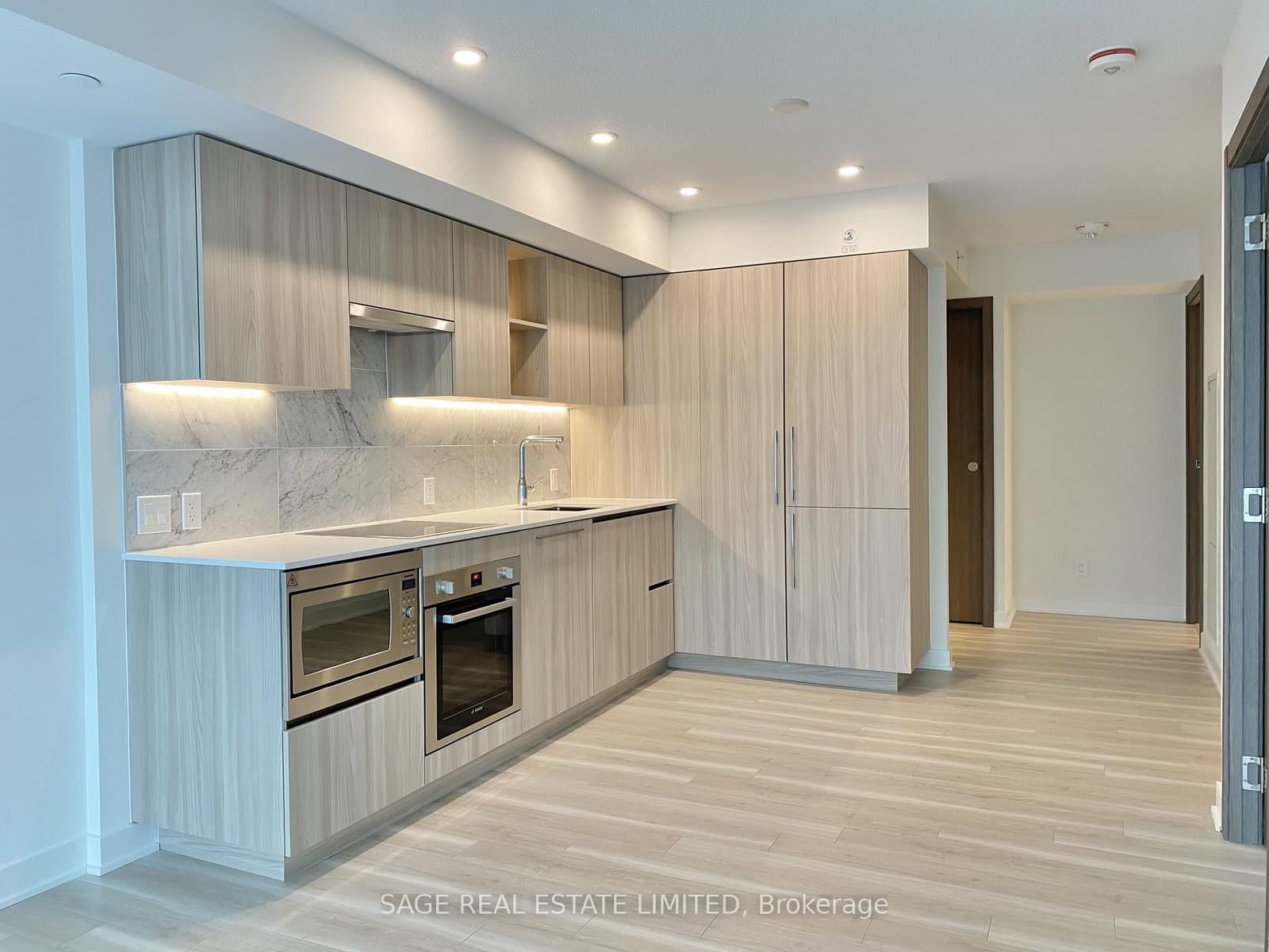 #801 - 17 Bathurst Street