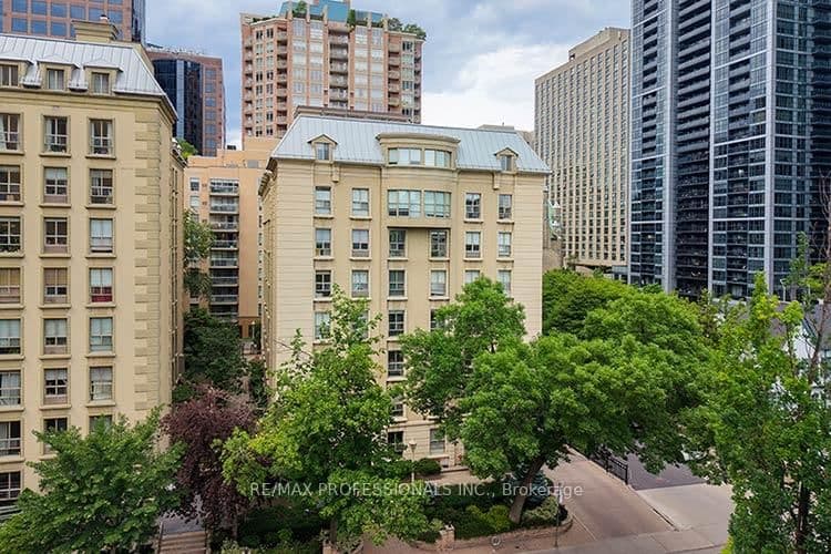 #702 - 88 Charles Street E