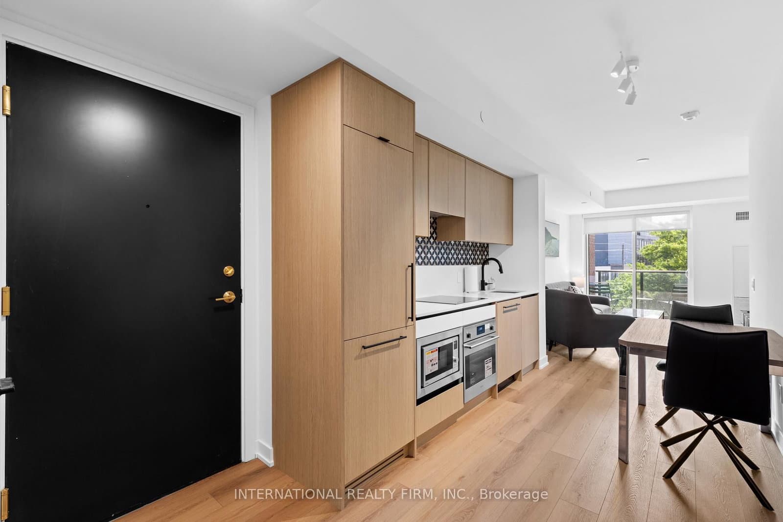 #409 - 5 Lakeview (Short Term) Avenue