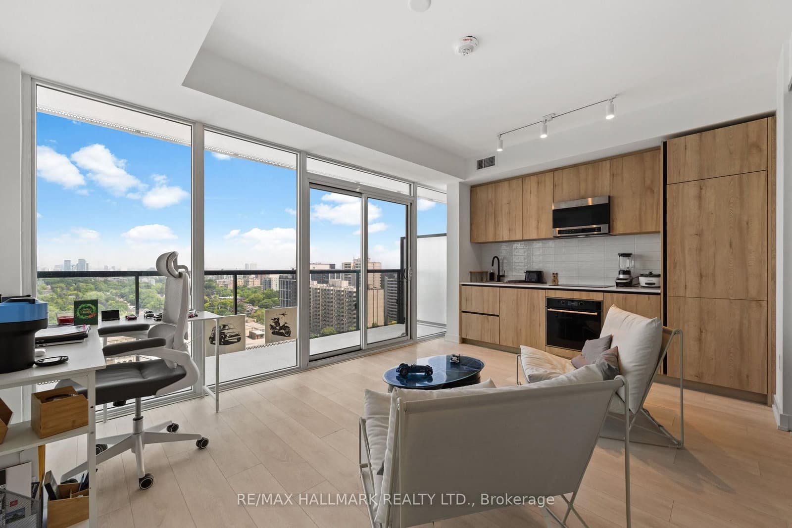 #1611 - 127 Broadway Avenue