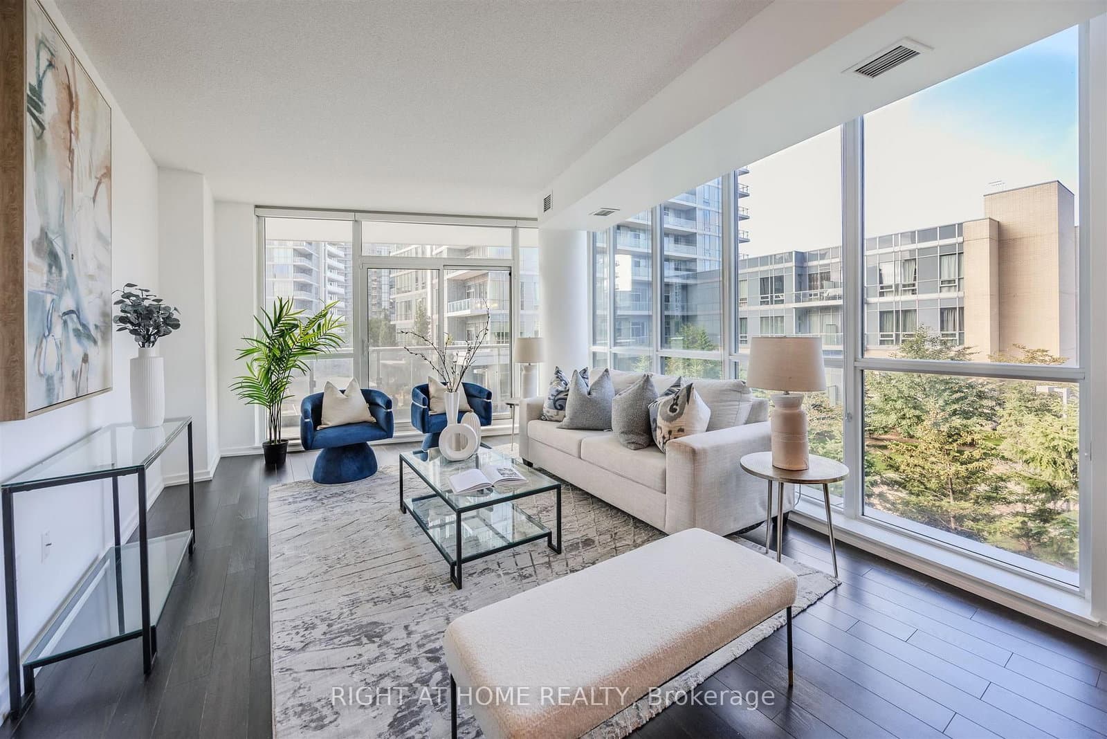 #206 - 70 Forest Manor Road