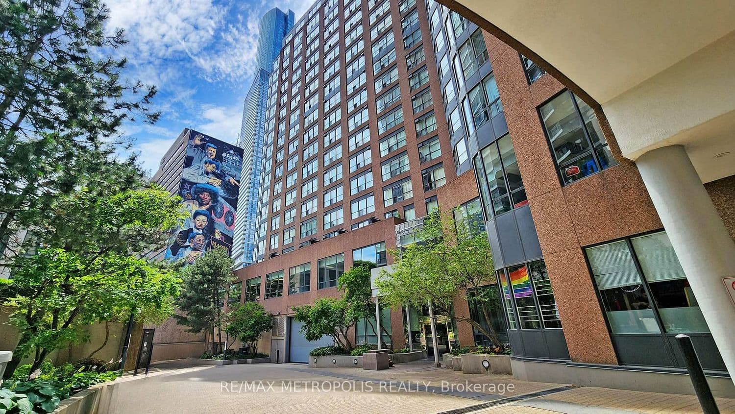 #810 - 7 Carlton Street