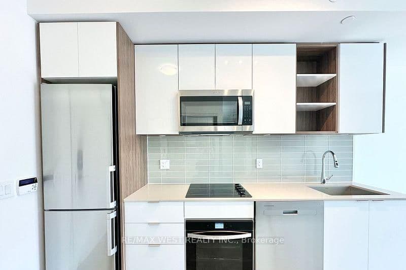 #616 - 543 Richmond Street W