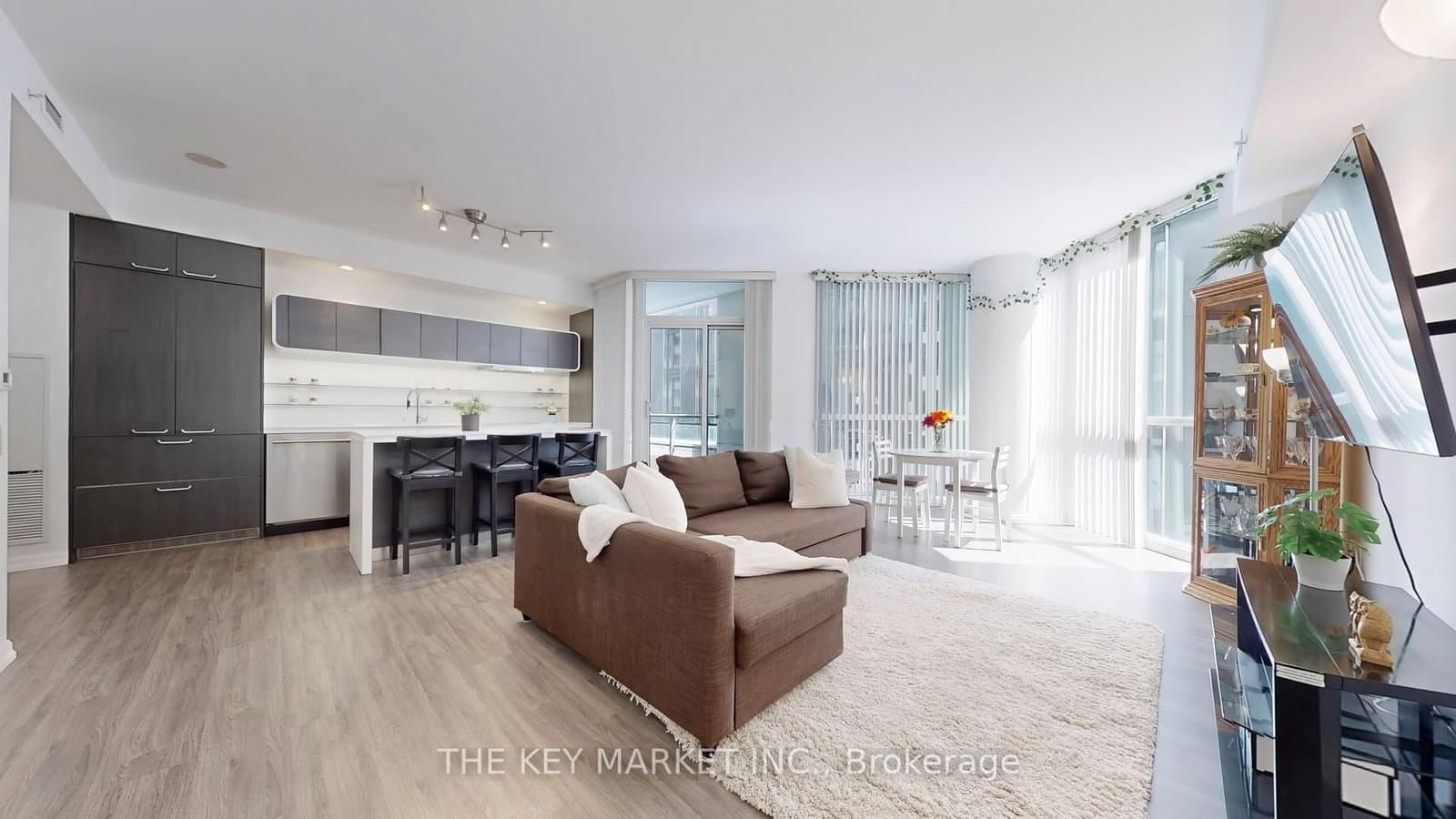 #511 - 45 Charles Street E