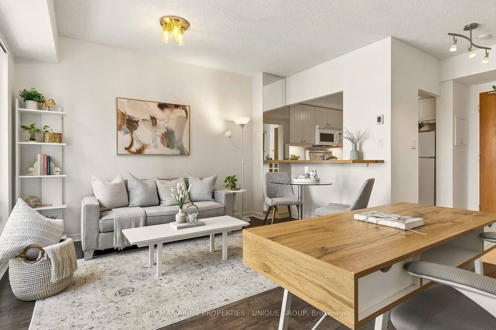 #1005 - 99 Hayden Street