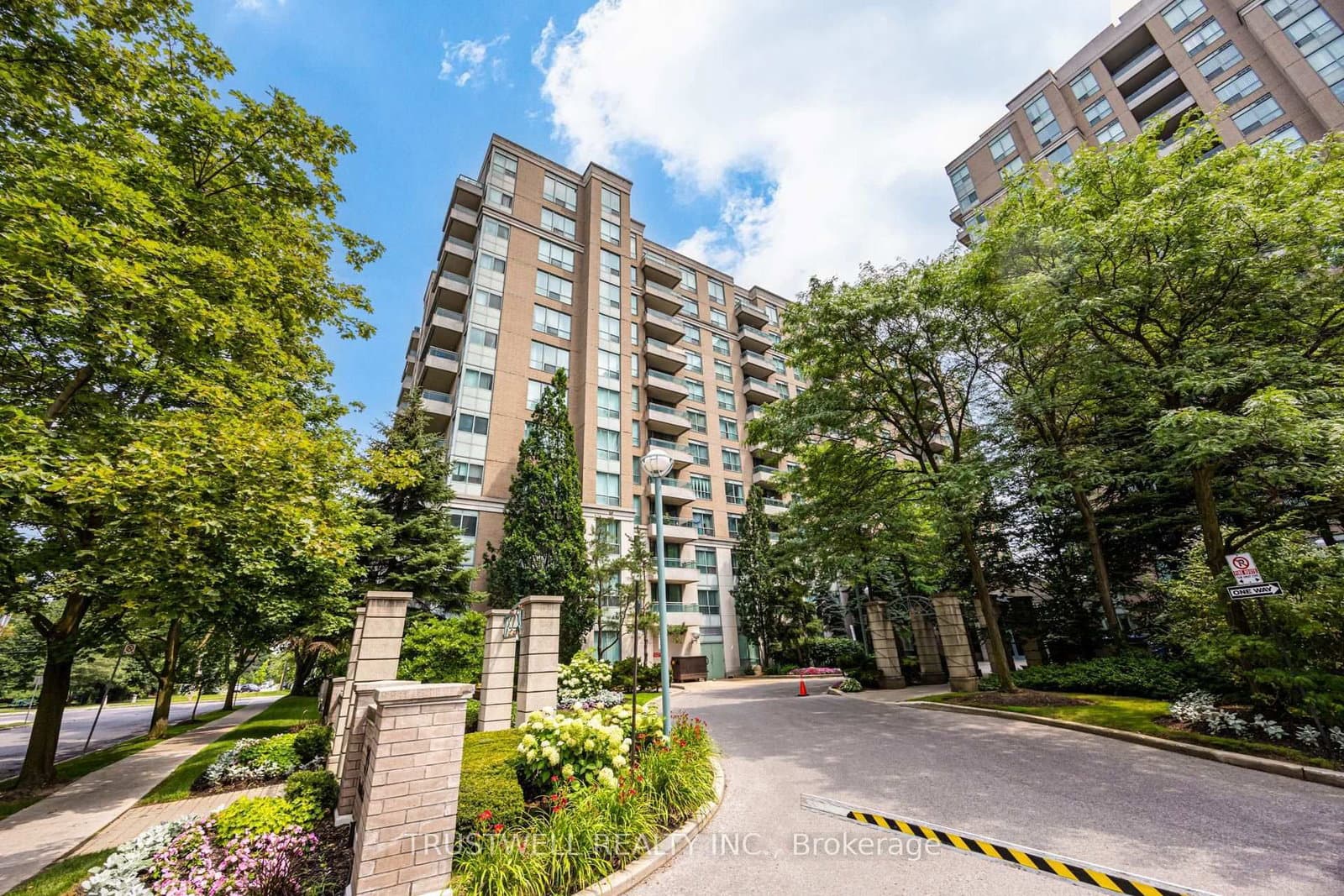 #401 - 39 Pemberton Avenue