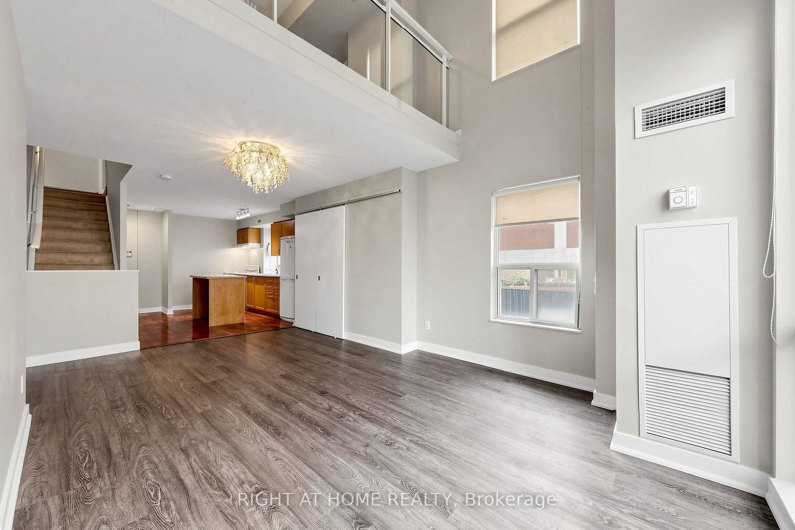 #501 - 77 Lombard Street