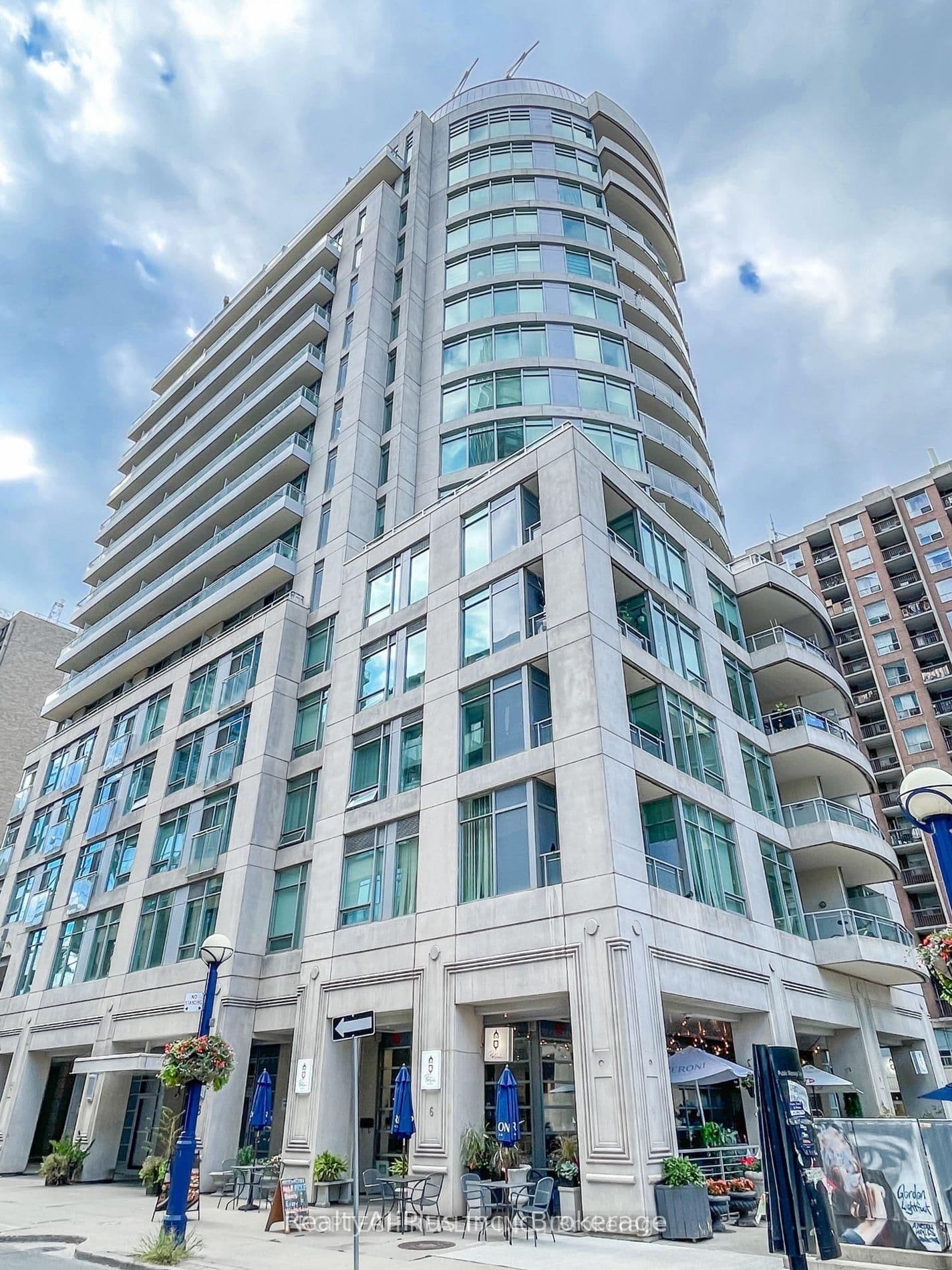 #304 - 8 Scollard Street
