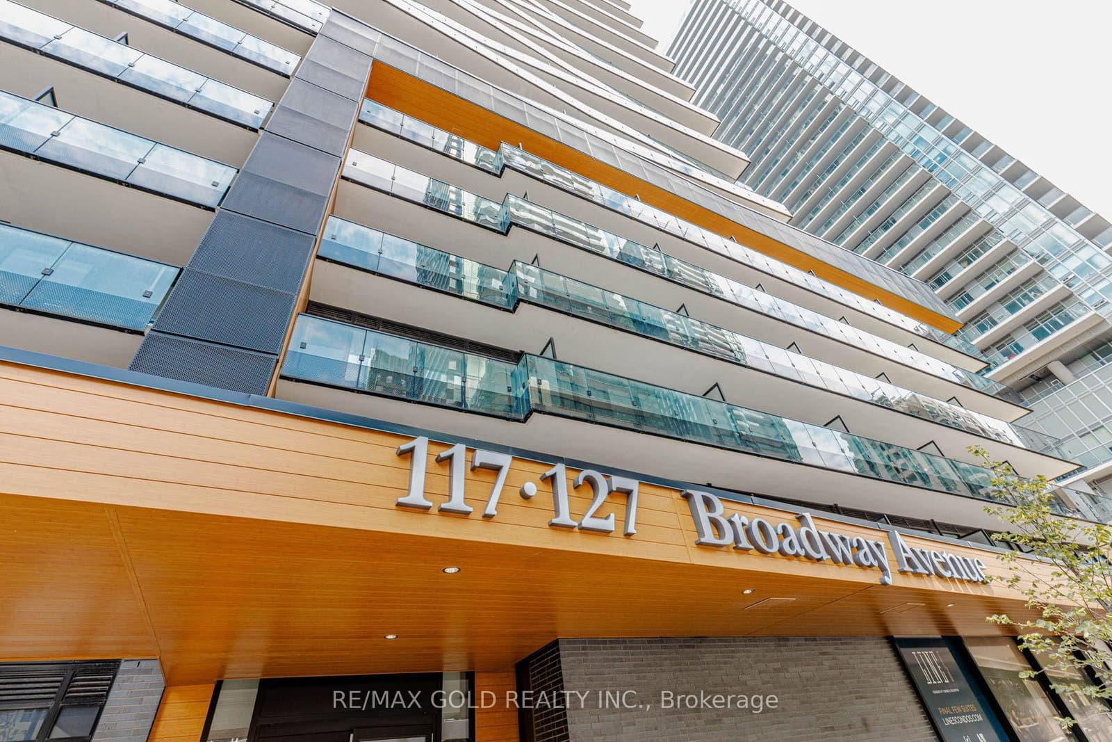 #1011 - 127 Broadway Avenue