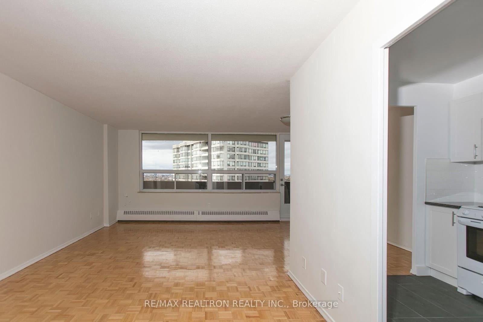 #1110 - 6200 Bathurst Street