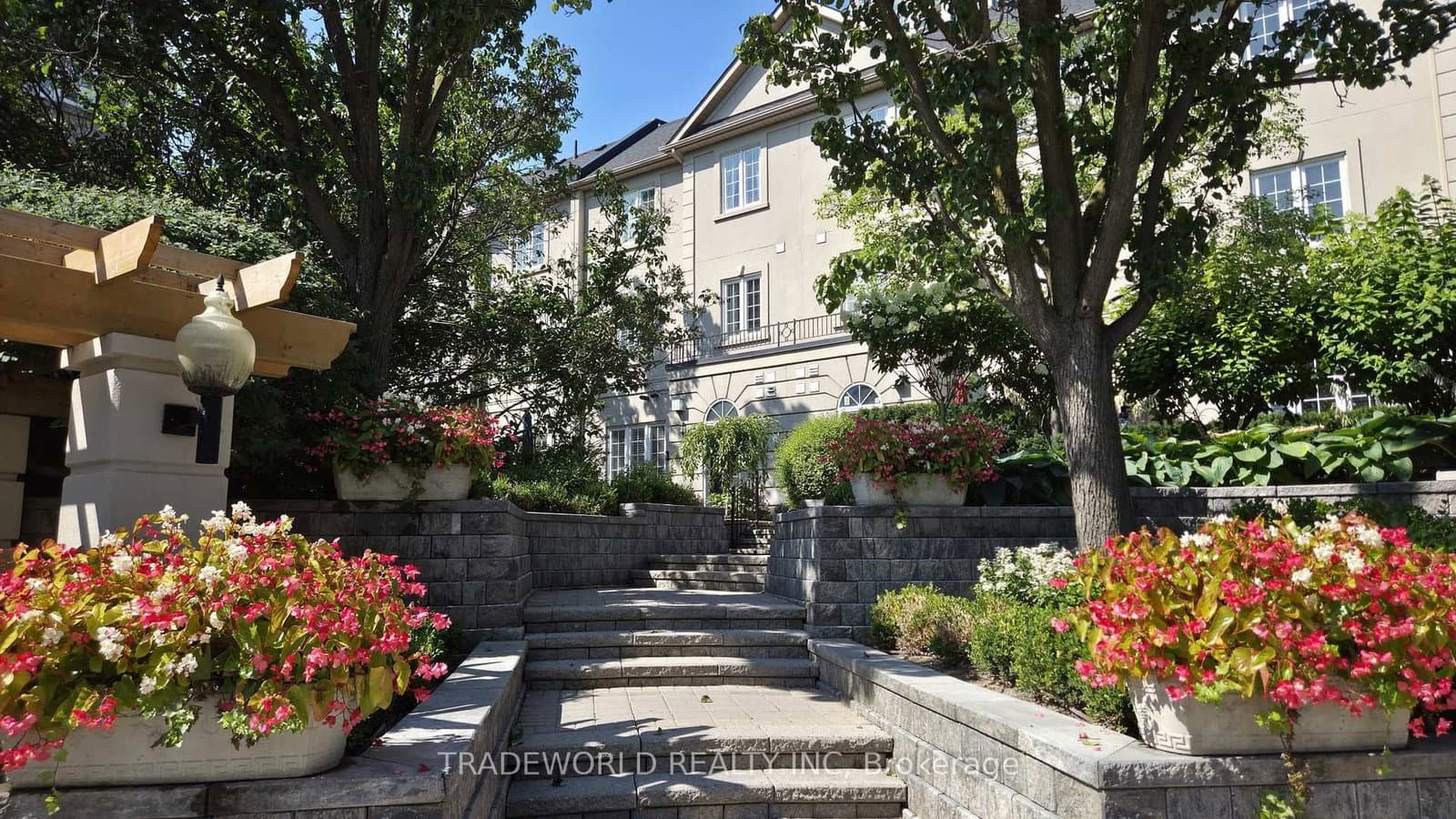 37 Avondale Avenue, Unit 513