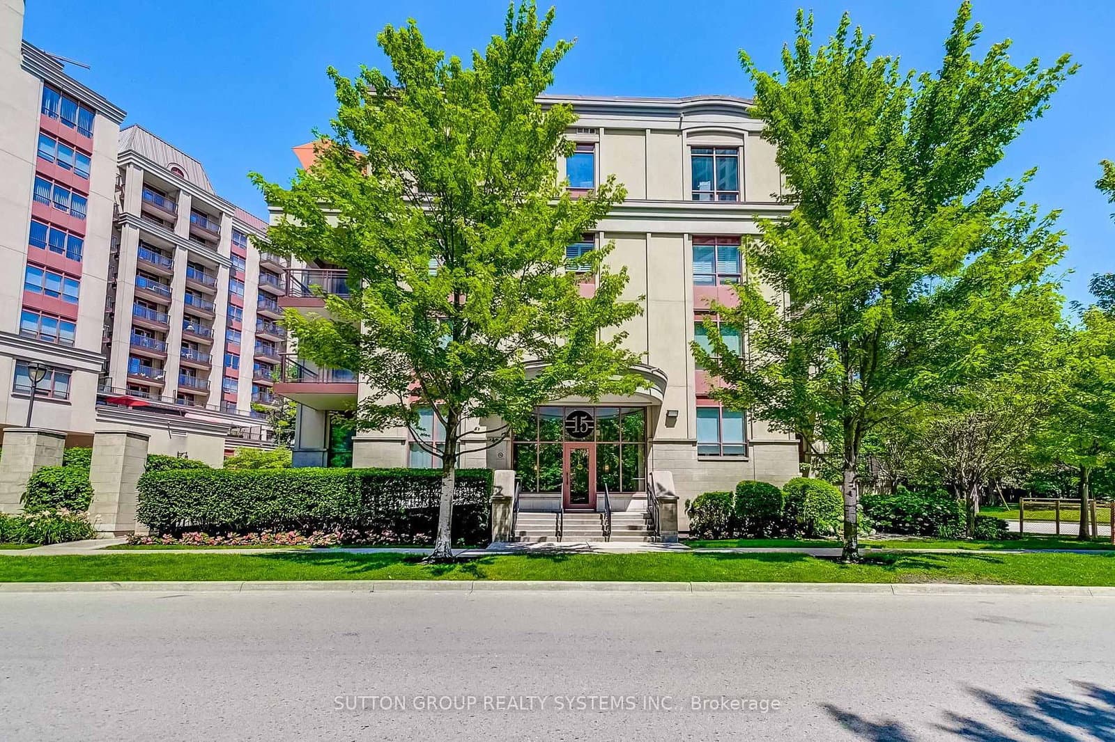#408 - 15 Rean Drive