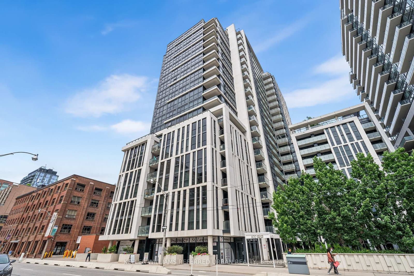 #1022 - 400 Adelaide Street E