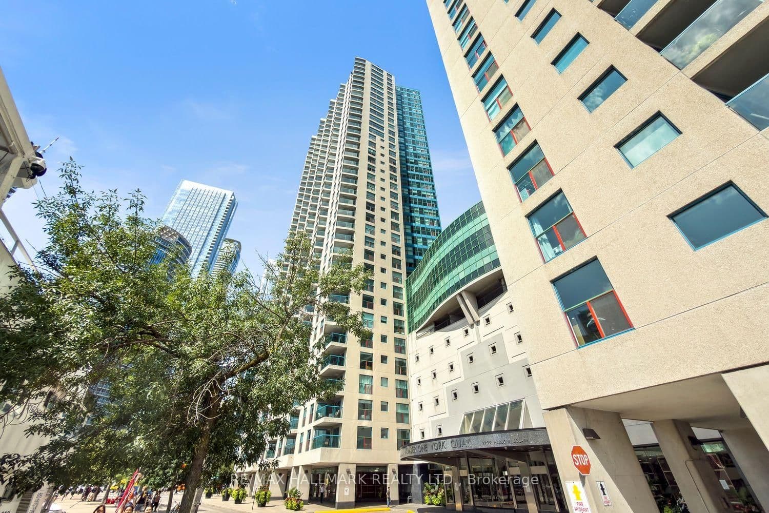 #504 - 77 Harbour Square