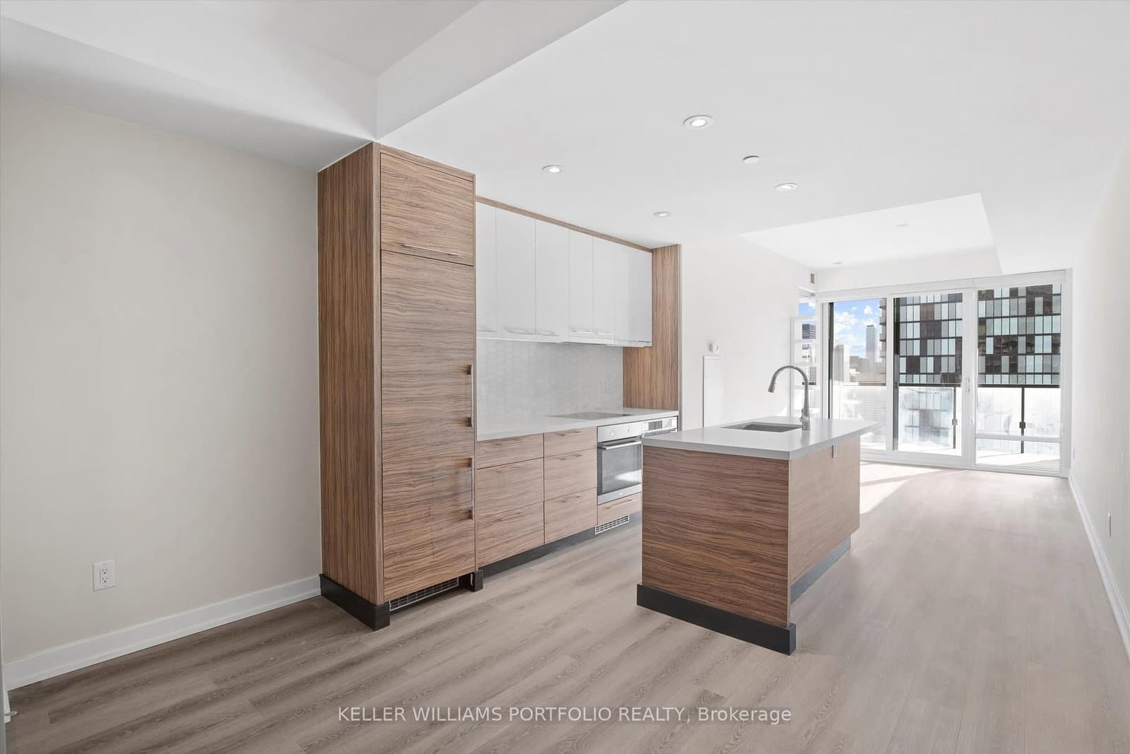 488 University Avenue, Unit 2408