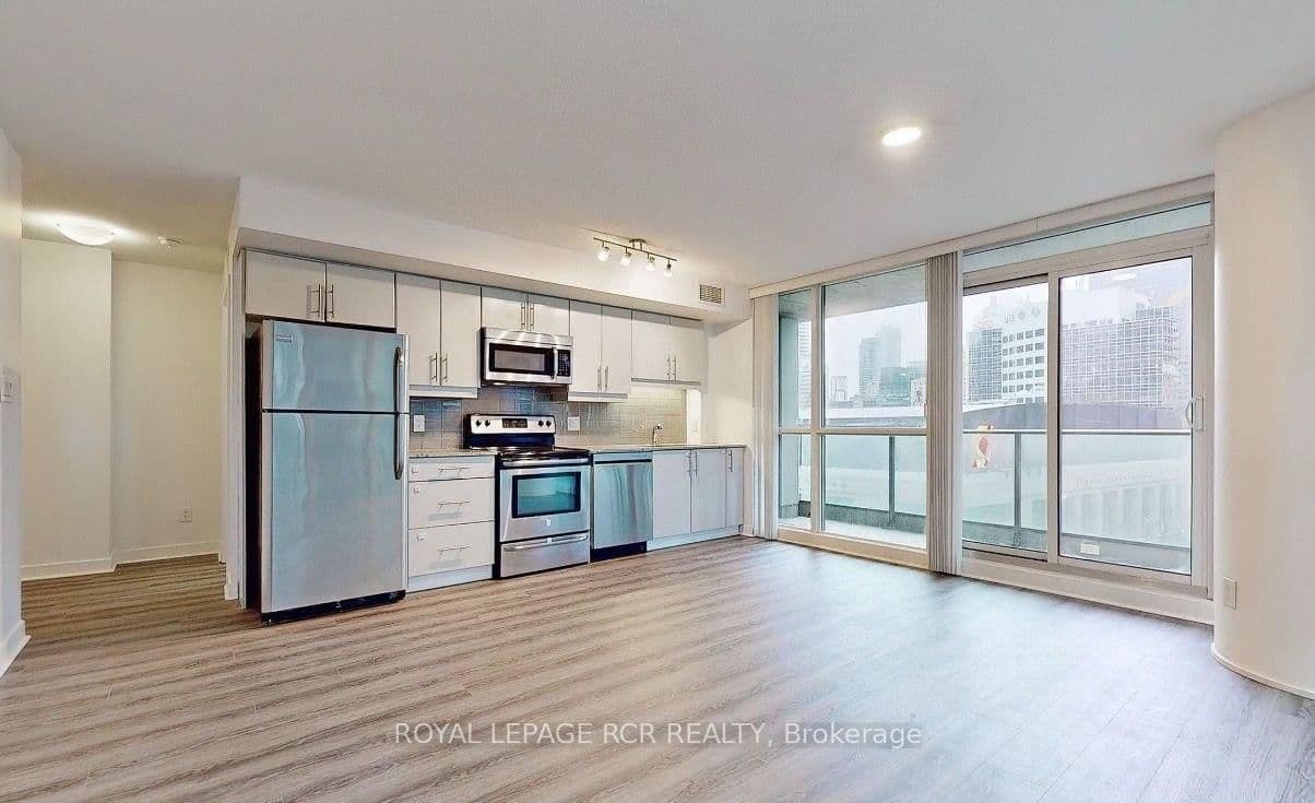 #904 - 33 Bay Street