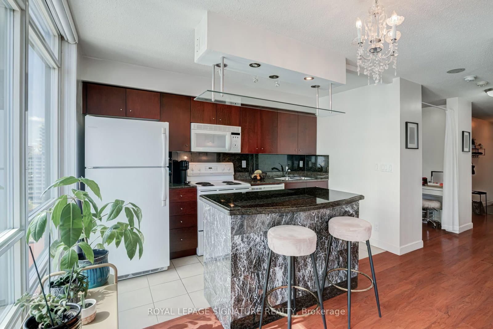 #2101 - 381 Front Street W