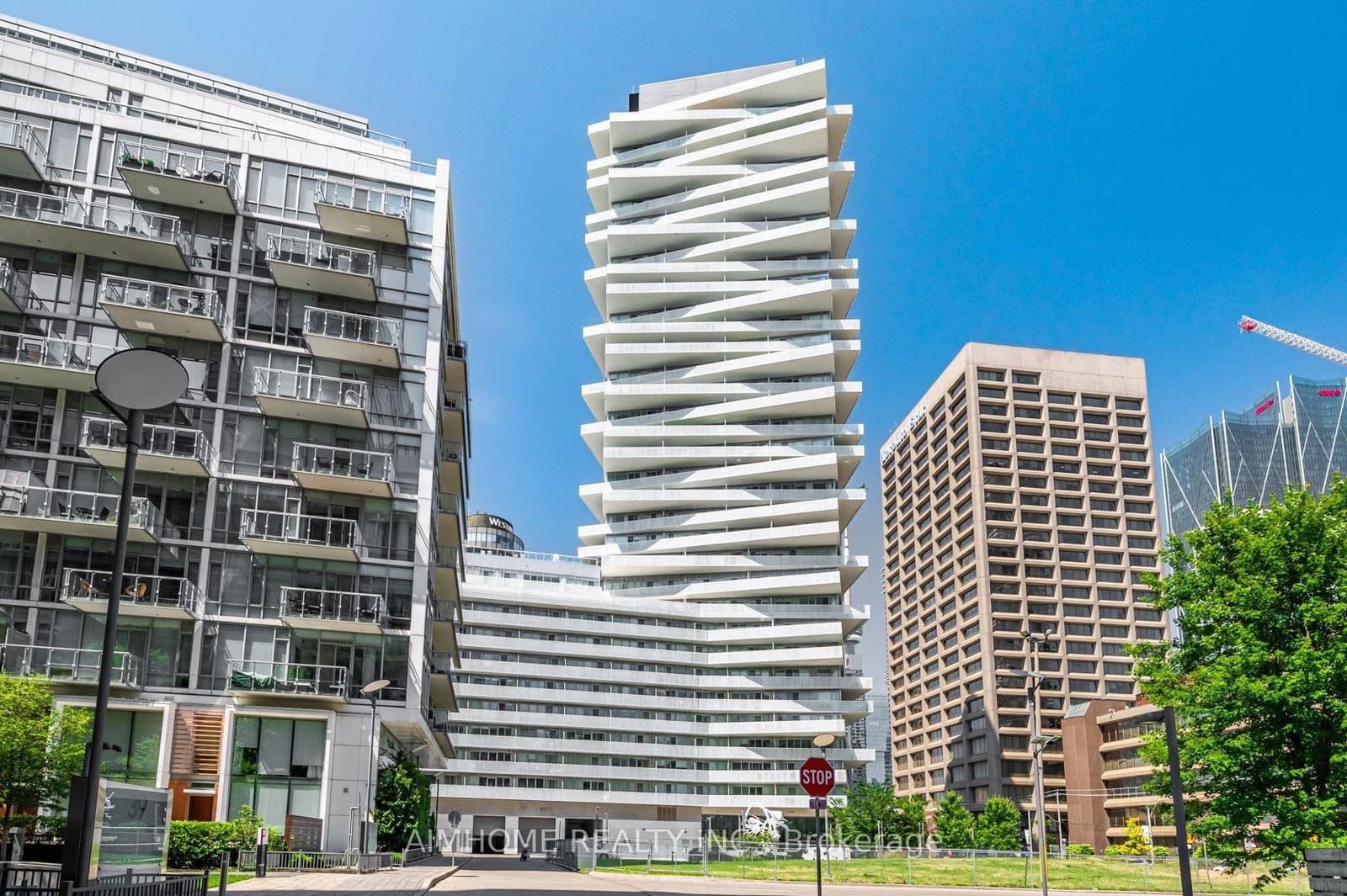 #409 - 15 Queens Quay E