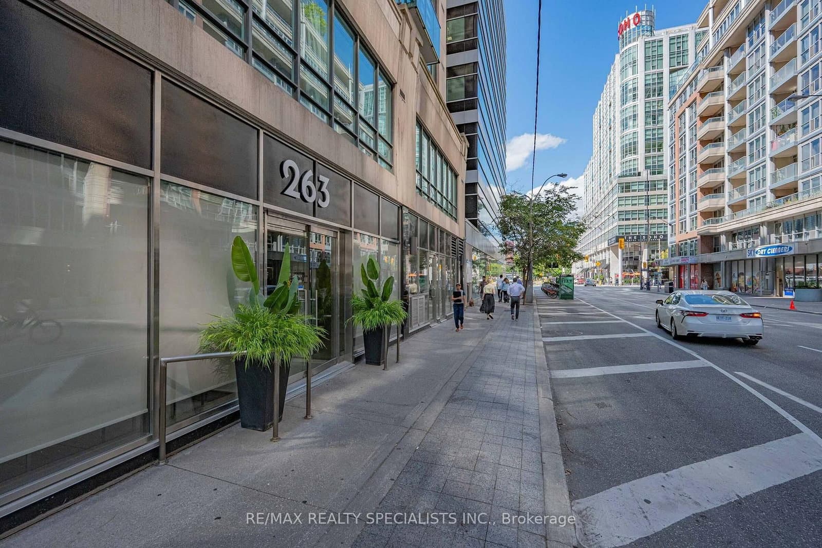 #503 - 263 Wellington Street W