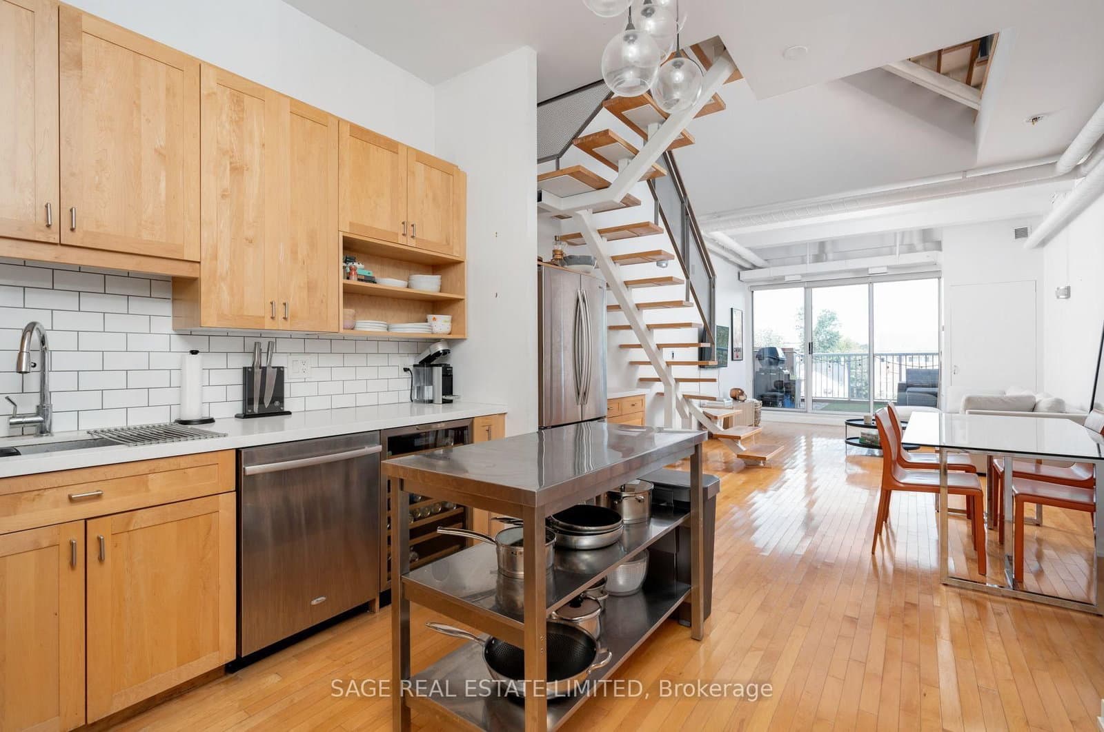 #412 - 766 King Street W