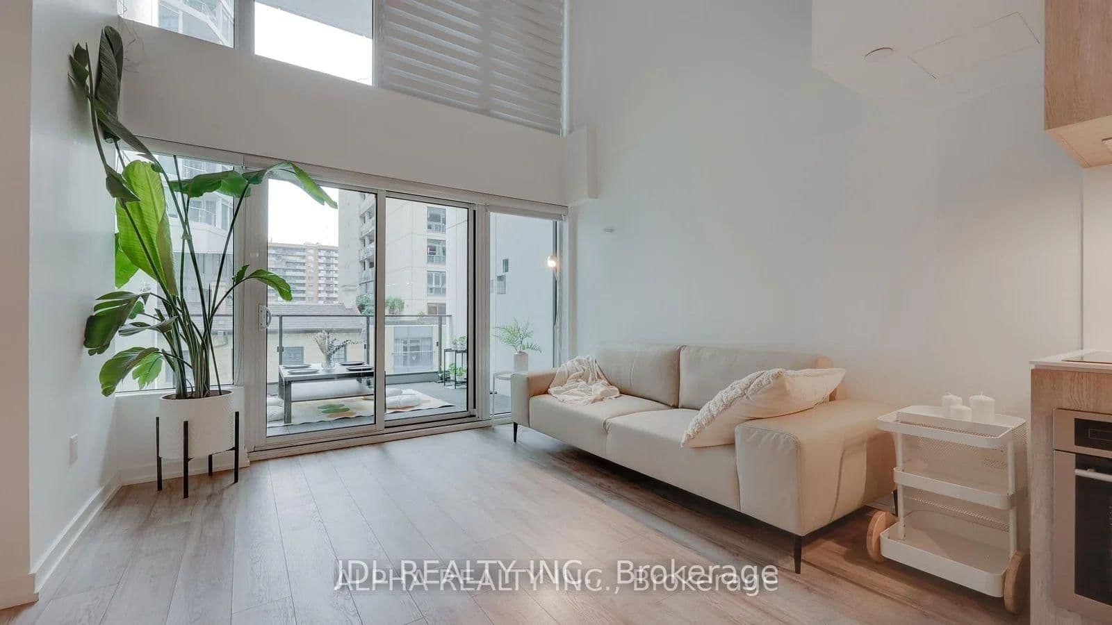 77 Shuter Street, Unit 516