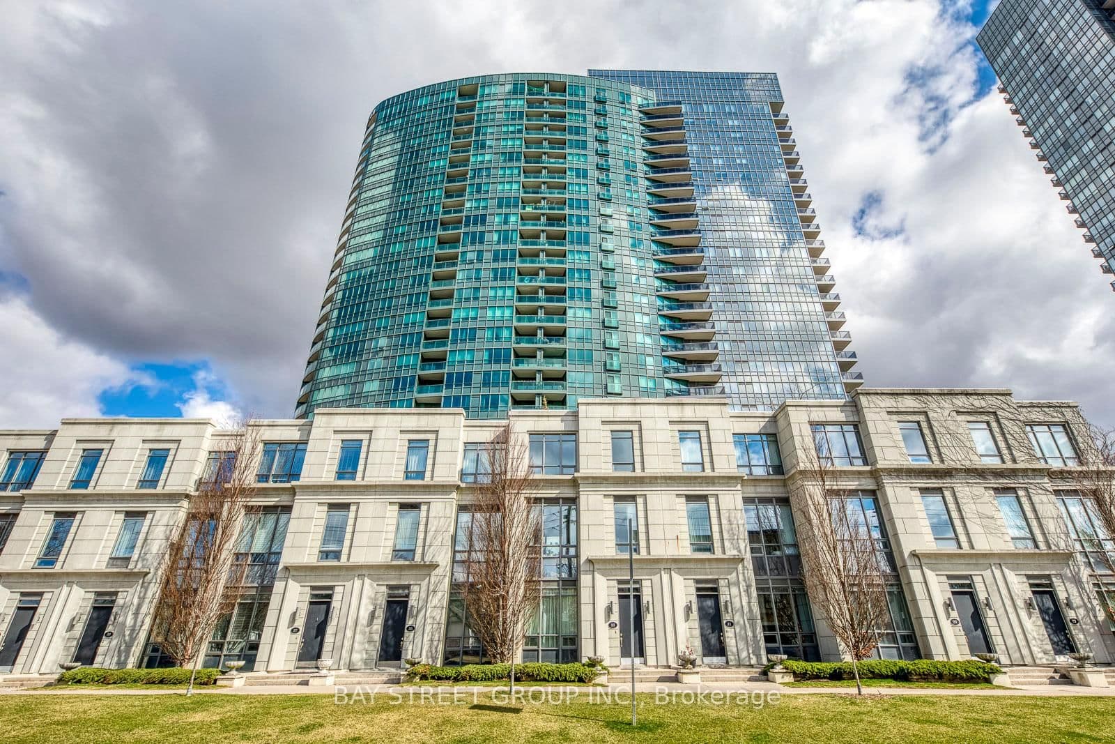 25 Greenview Avenue, Unit 2019