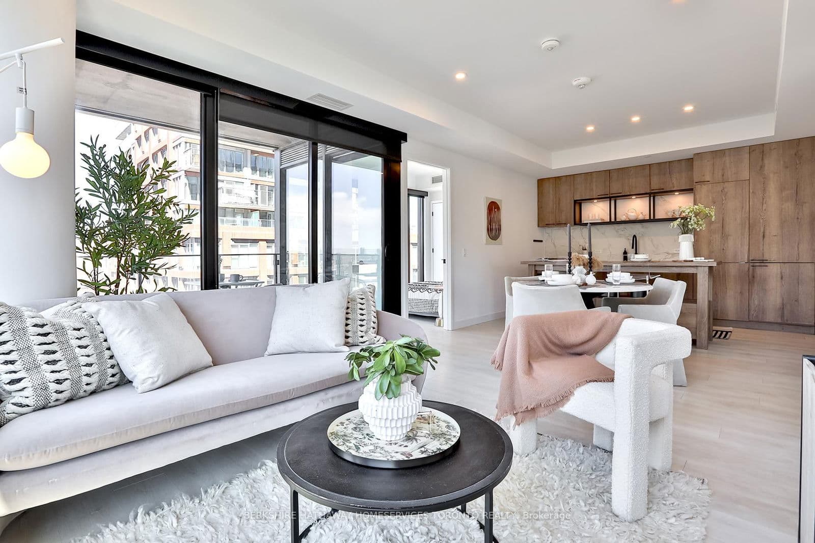 505 Richmond Street W, Unit 512