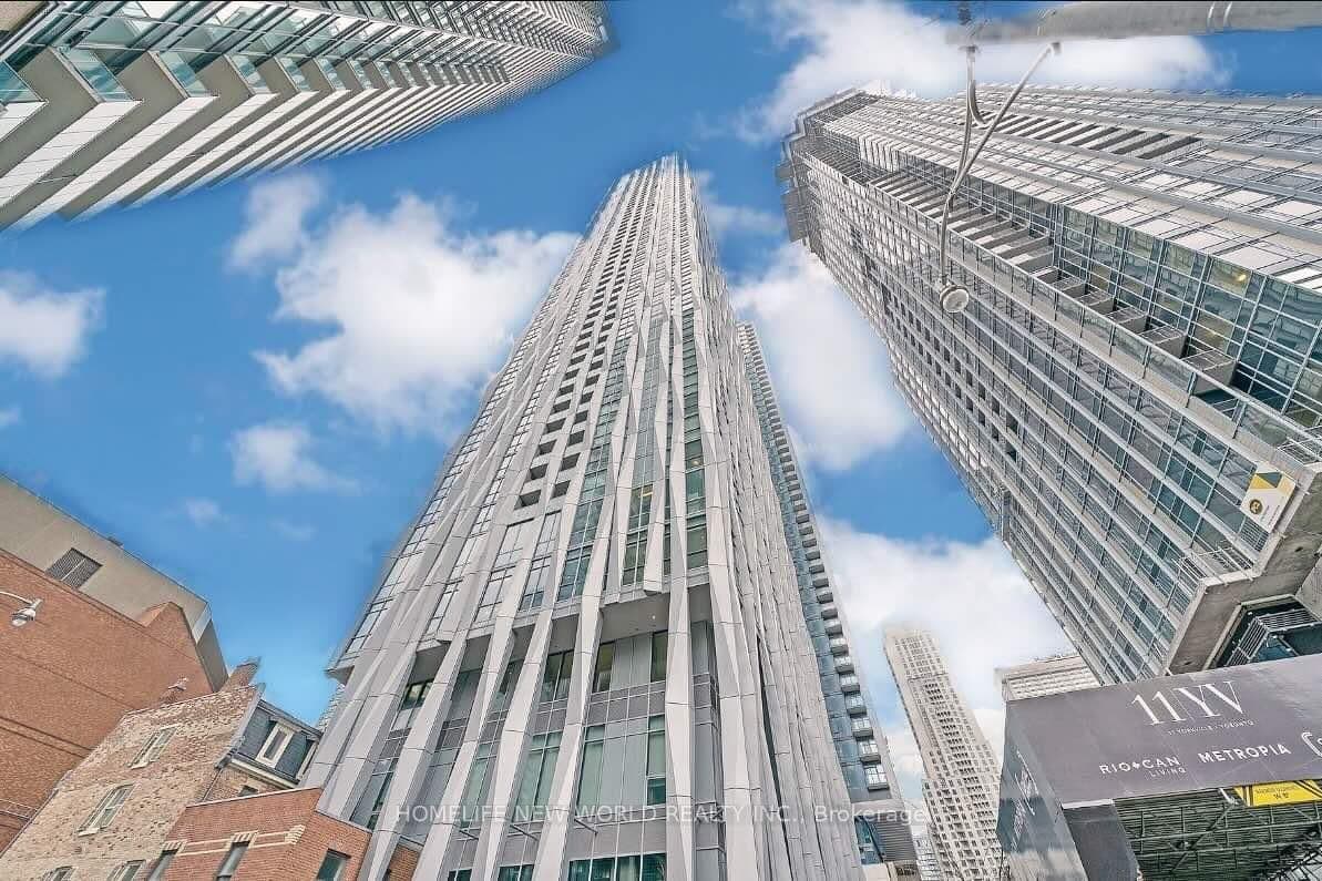 1 Yorkville Avenue, Unit 3209