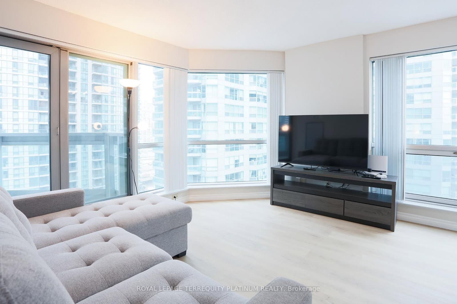 10 Queens Quay W, Unit 1911