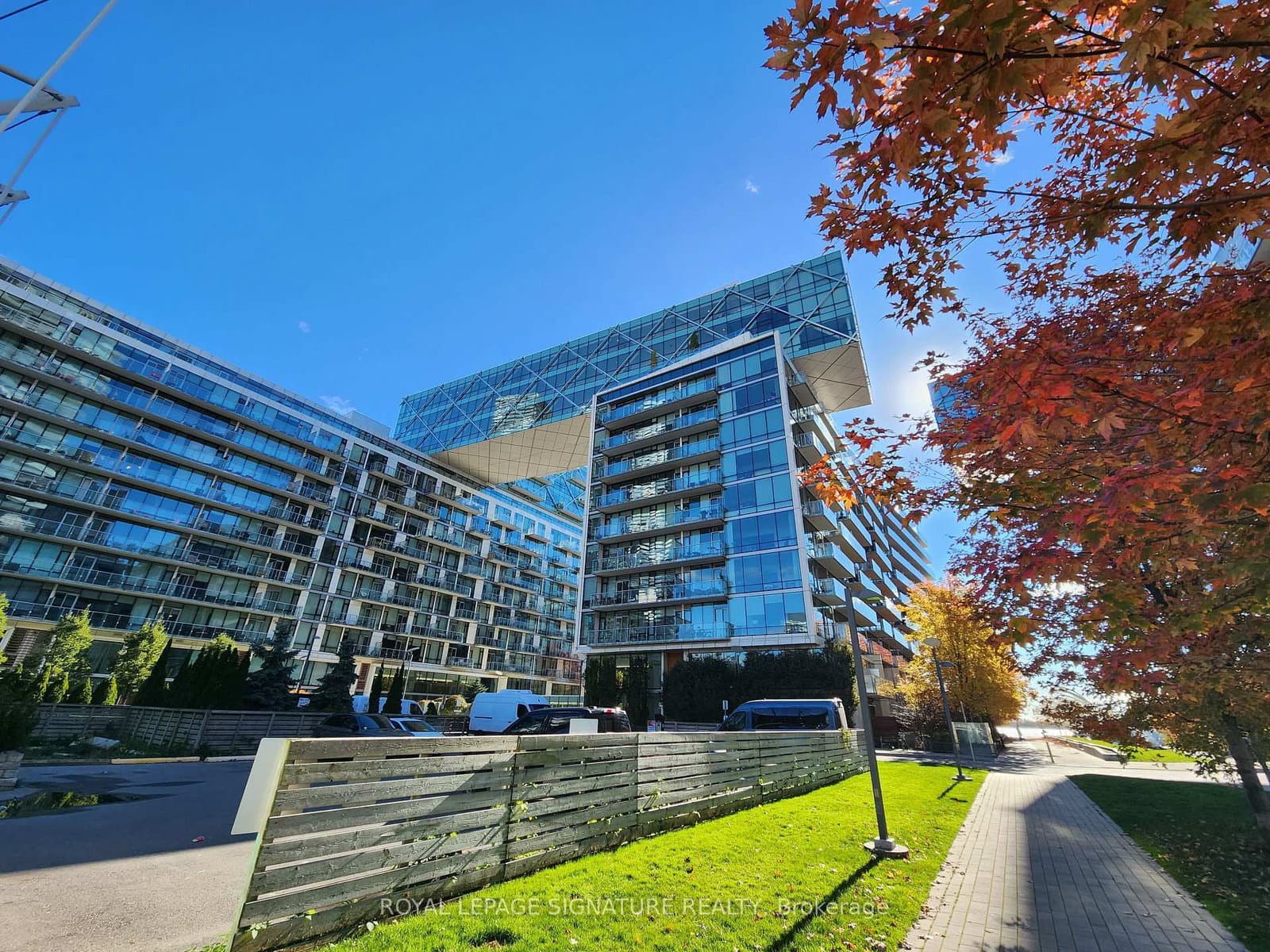 39 Queens Quay E, Unit 916