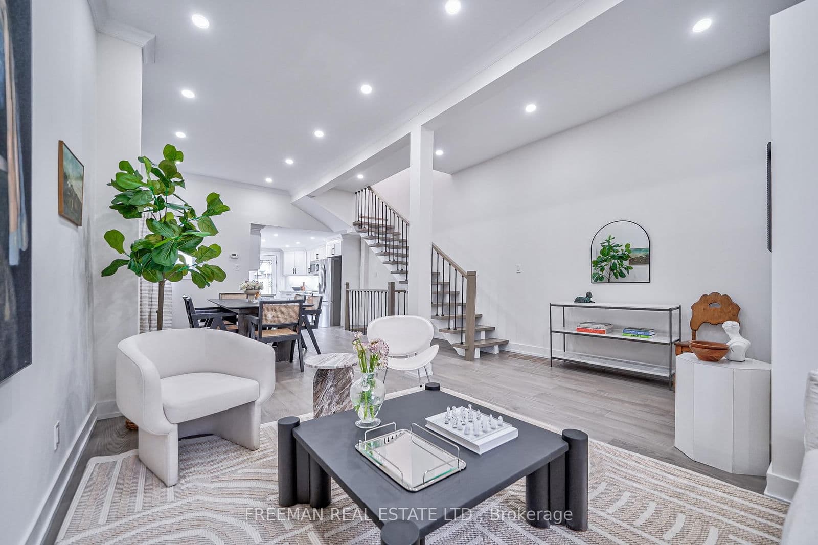 348 Wellesley Street E