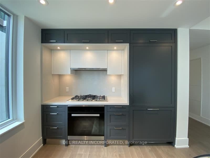 455 Wellington Street W, Unit 511