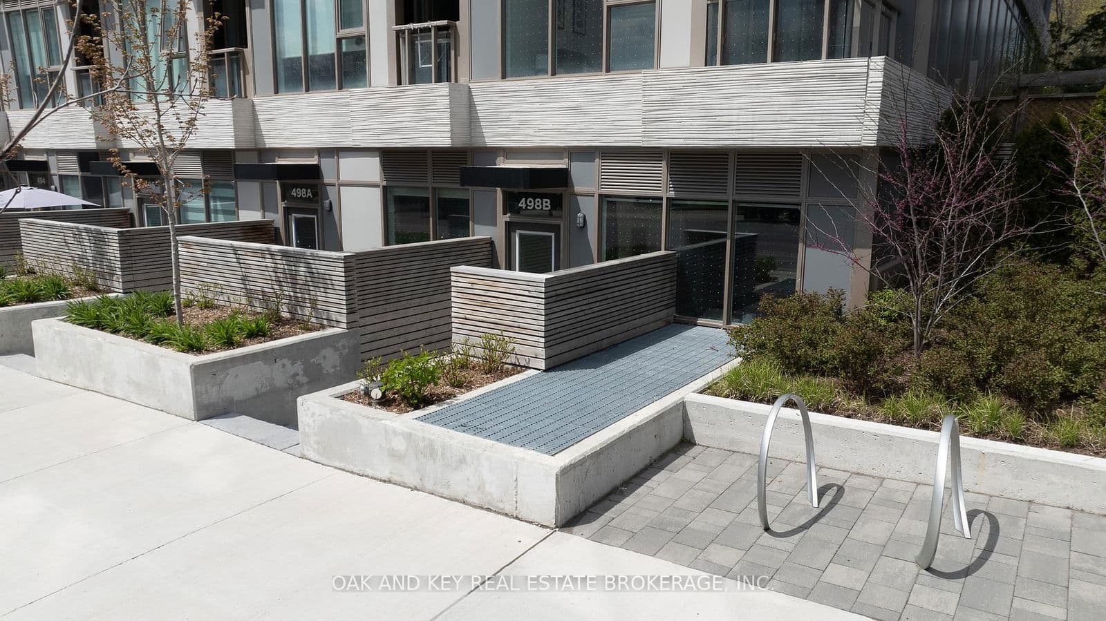 498B Eglinton Avenue E, Unit 1