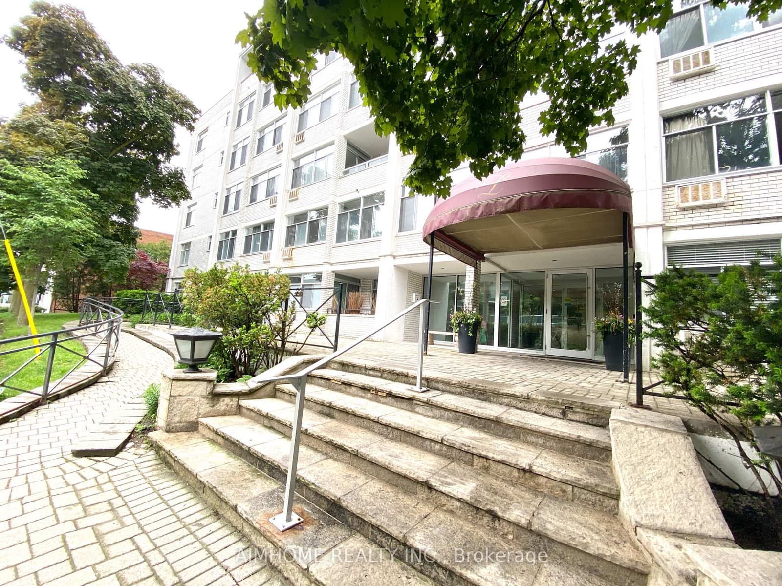 335 Lonsdale Road, Unit 209